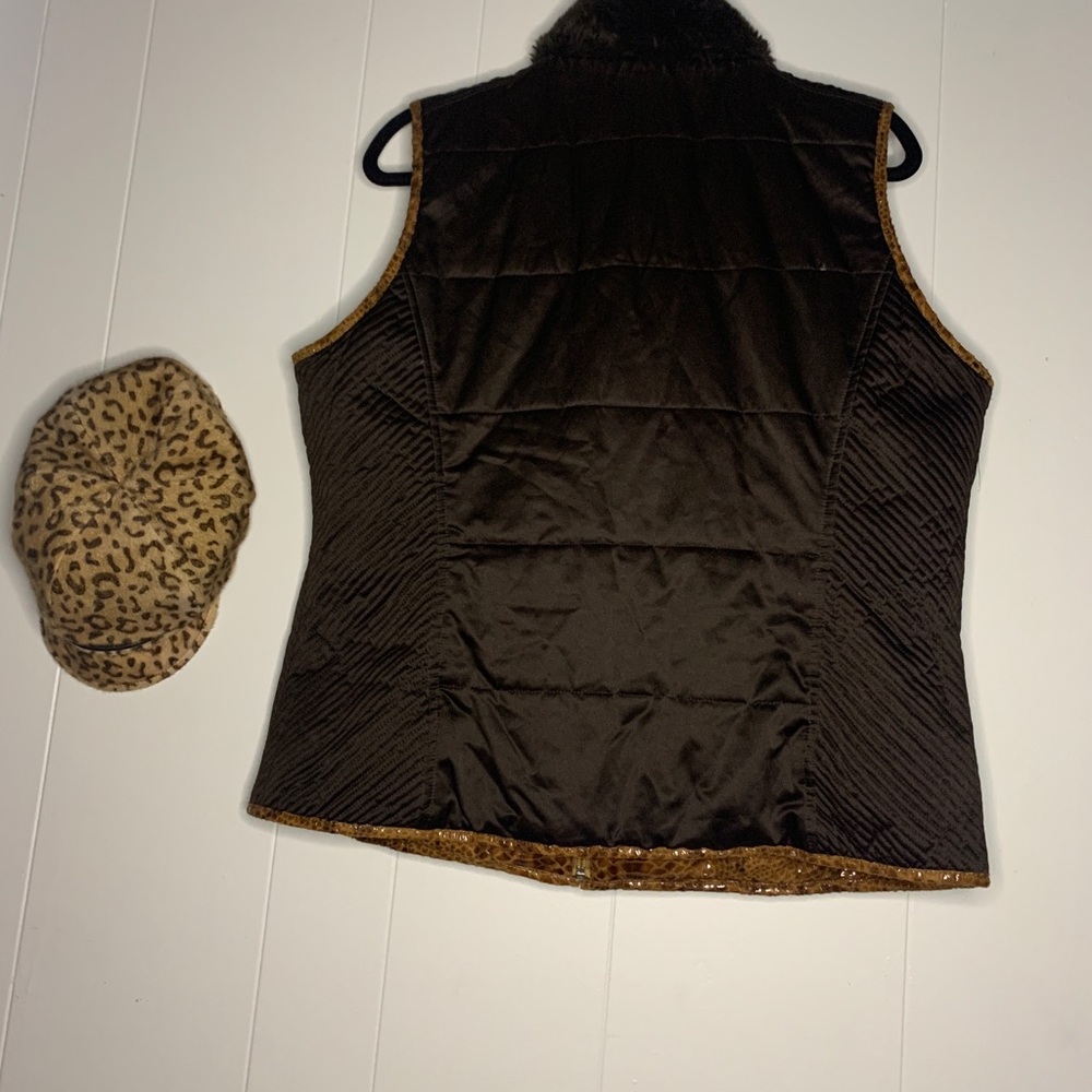 Reversible Vest - Picture 7 of 9